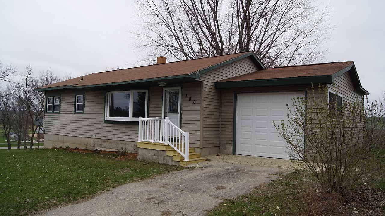 380 Edmaz St, Markesan, WI 53946 Zillow