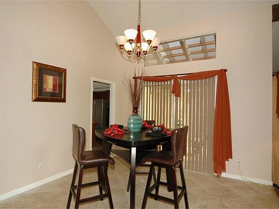 4th image of 15815 Havenhurst Dr