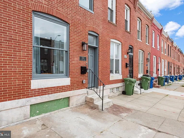 2235 E Chase St — Photo 43
