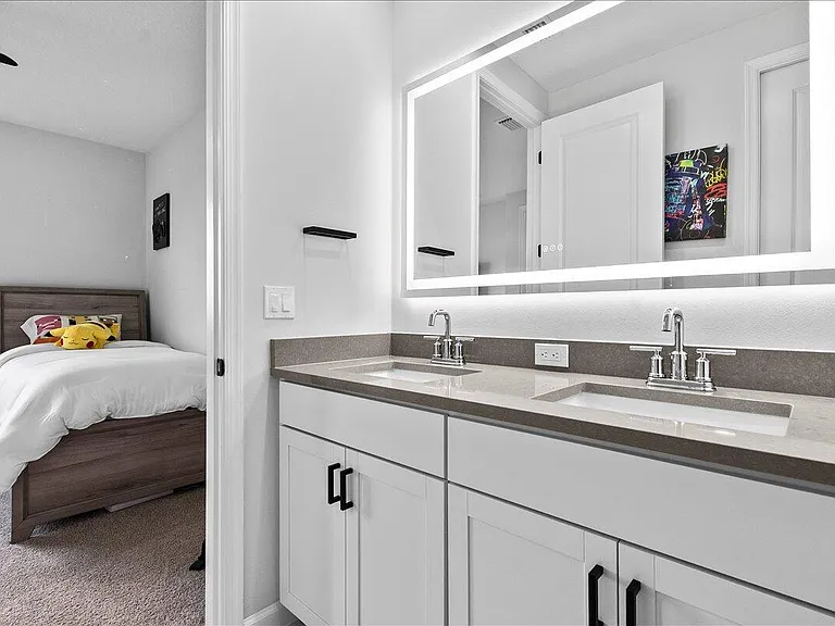 16493 Helix Ct — Photo 13