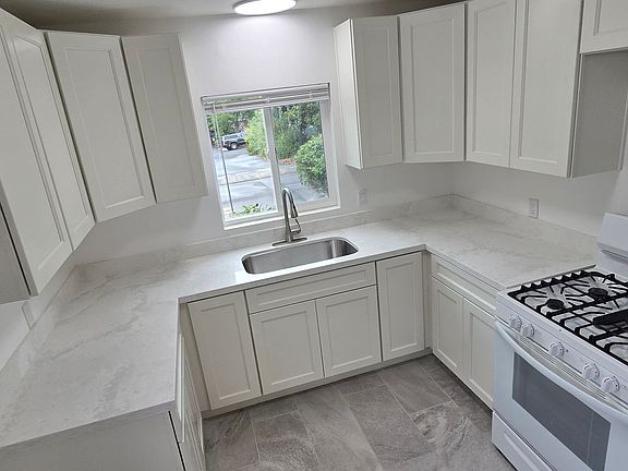 4th image of 778 Litchfield Ave