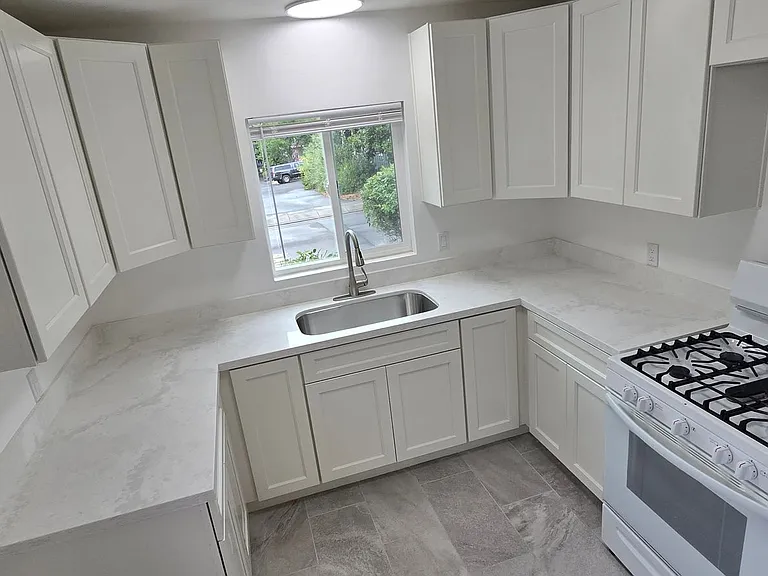 778 Litchfield Ave — Photo 4