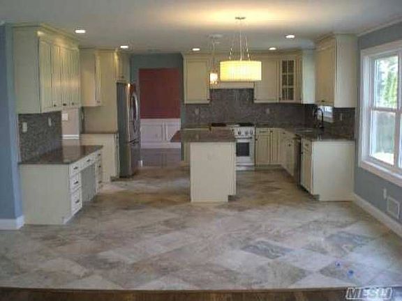 2nd image of 195 Southwood Cir