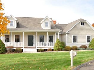 5 Hunters Rdg, Granby, CT 06035