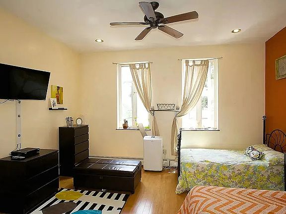 5th image of 582 Mac Donough St #3L