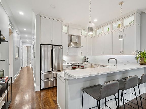 5th image of 3813 N Kenmore Ave #2S