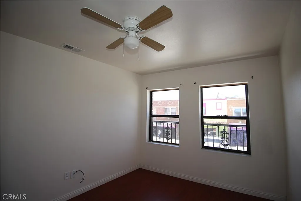 2 bed, 900 sqft, $2,100 — Photo 4