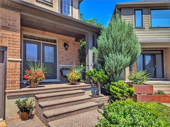 3rd image of 913 Valebrook Ct