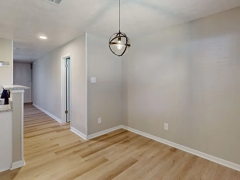 1409 Airline Dr #B — Photo 8
