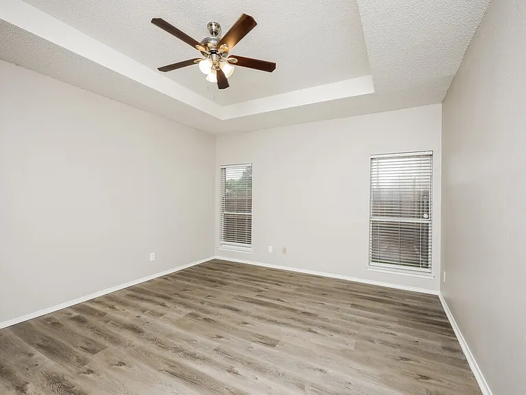 1330 Bogard Ln — Photo 9