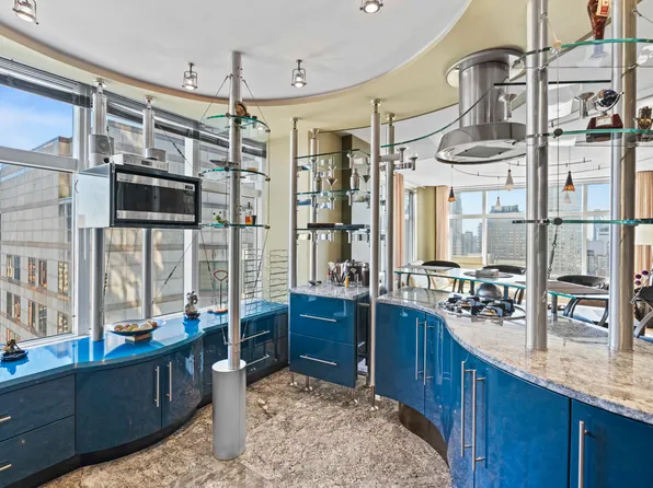 160 West 66th Street image 4 of 13