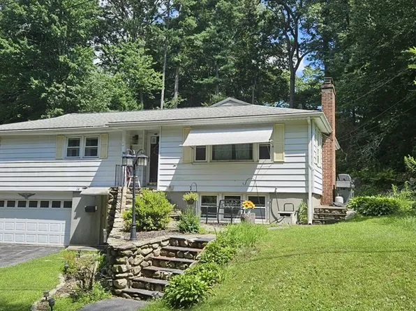 14 Lancaster St, Auburn, MA 01501