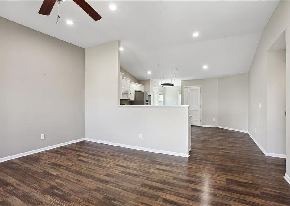 635 E Lakota St, Gardner, KS 66030 Zillow