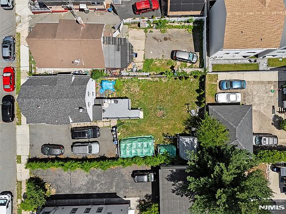 2nd image of 207 E 24th St