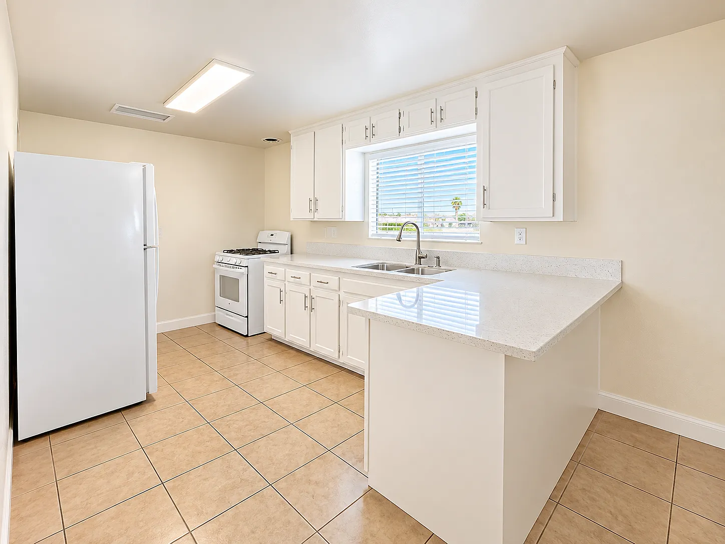 2 bed, 850 sqft, $2,290 — Photo 3