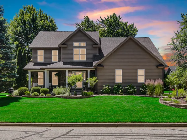 2002 Woodmere Cir, Valparaiso, IN 46383