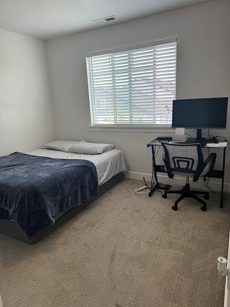 4 bed, 1800 sqft, $650 — Photo 3