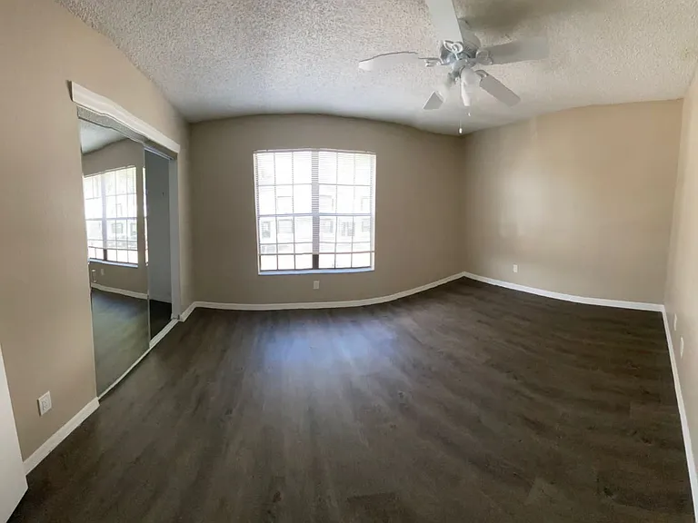 Saint Andrews Square Townhomes — Photo 23