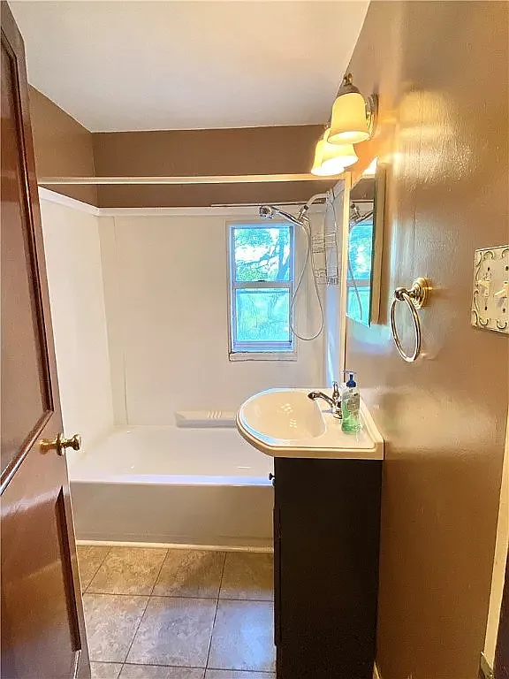 2 bed, 950 sqft, $1,500 — Photo 4
