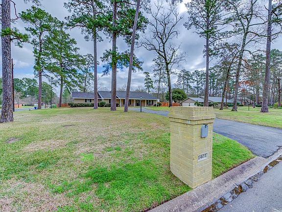 2nd image of 1401 Woodland Dr
