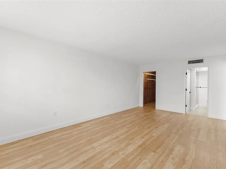 1001 Pearce Dr #302 — Photo 18