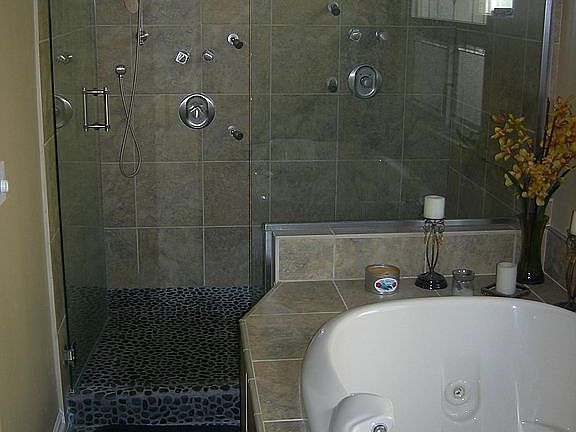 16 jet tub, 4 jets in shower, Rain shower head + wand shower head, seamless, 