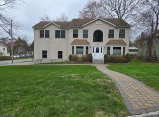 16 Alloway Rd, Parsippany, NJ 07054