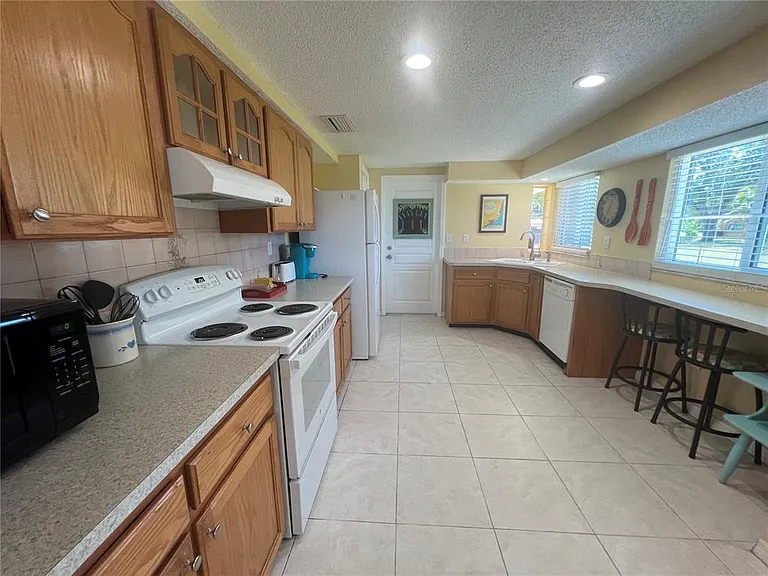 650 Hartford Dr NW — Photo 6