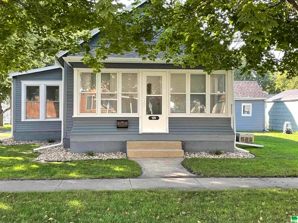 135 2nd Ave SW, Le Mars, IA 51031