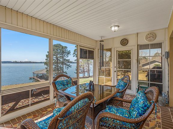 2nd image of 758 Featherston Rd