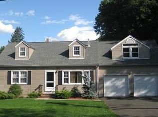 27 Hiawatha Ct, Midland Park, NJ 07432