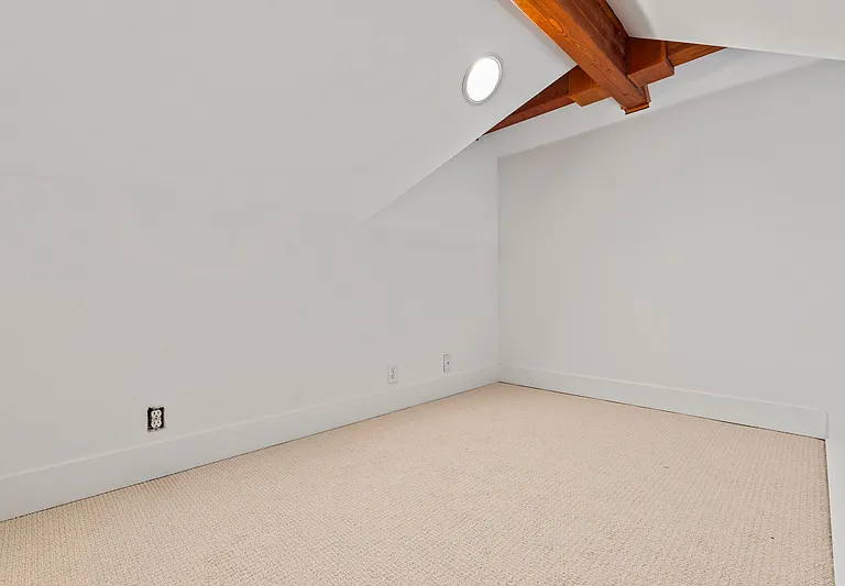 910 N 74th St — Photo 12