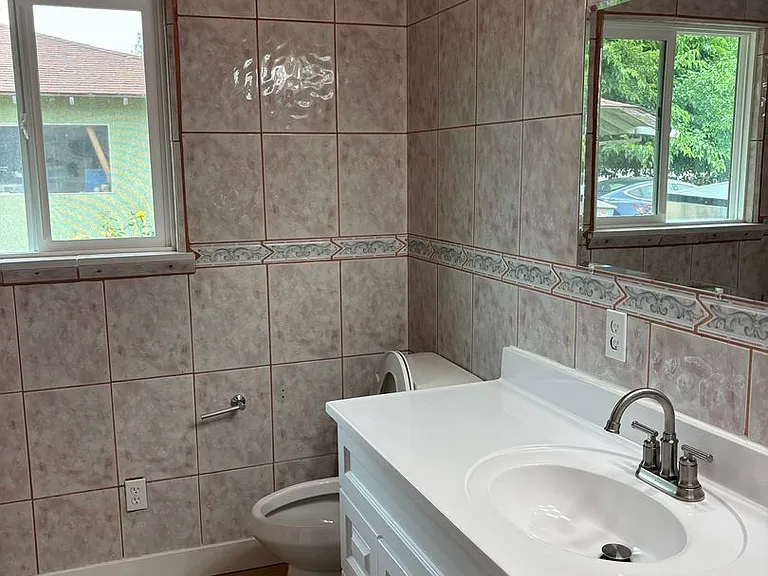 17 Hollis Ln — Photo 12