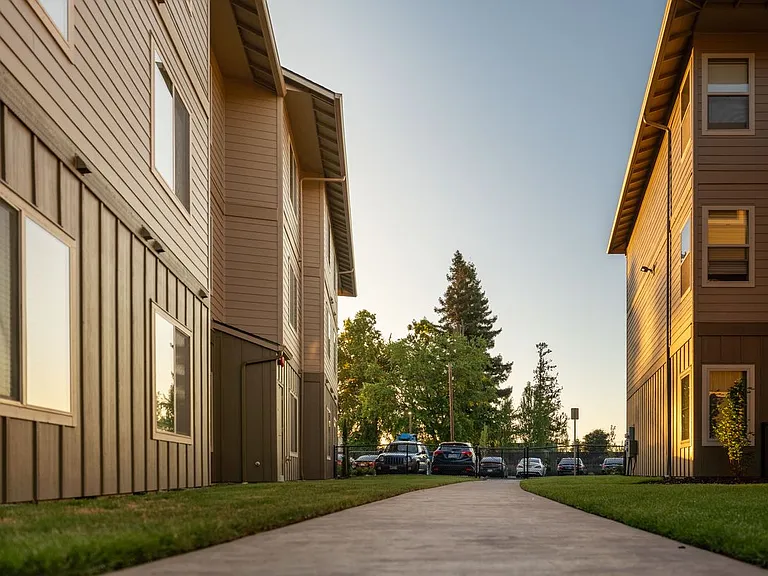 Willow Tree Place — Photo 36