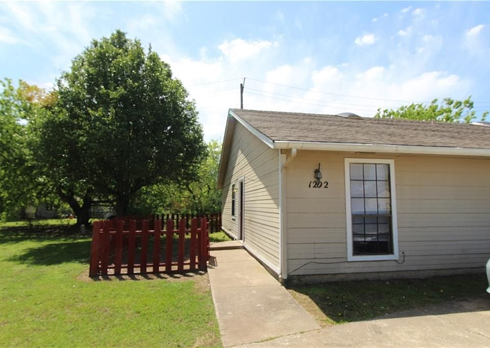 1st image of 1202 Parkwood Ct