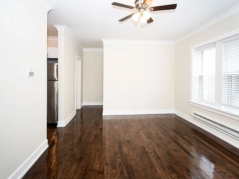648 1/2 W Roscoe St #2 — Photo 19