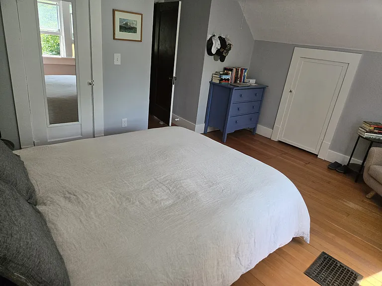 422 W Babcock St — Photo 2