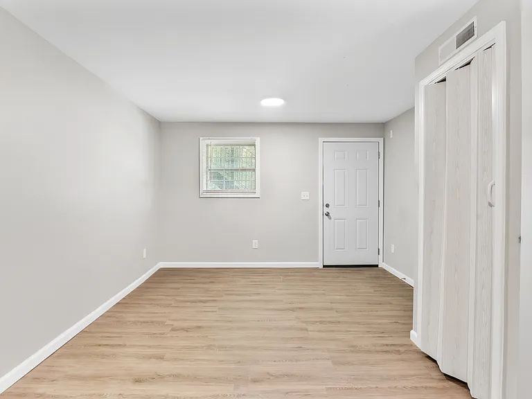 396 Rawson St SW #7 — Photo 3