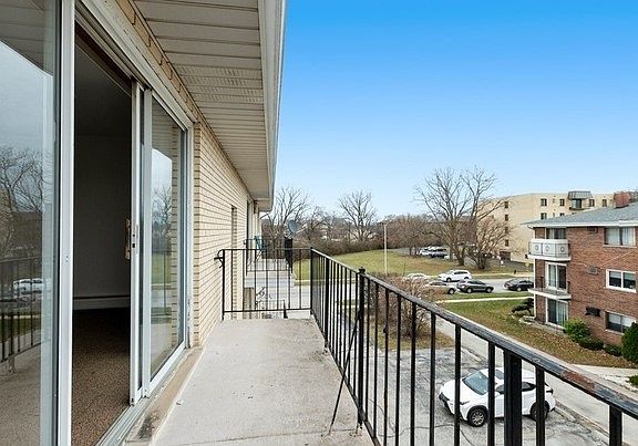2nd image of 5825 W 103rd St APT 3SE