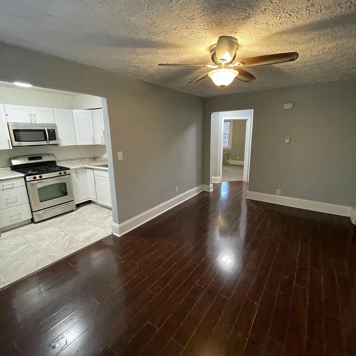 2 bed, 1.0 bath, 1496 sqft, $1,300 — Photo 2