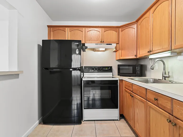 149 Coventry Pl #G — Photo 6