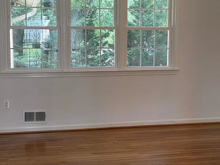 1329 Gresham Rd — Photo 11