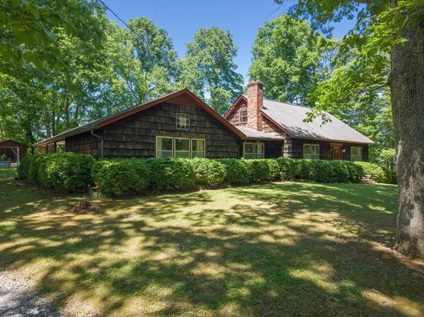 1115 Robin Ridge Rd, Rocky Mount, VA 24151