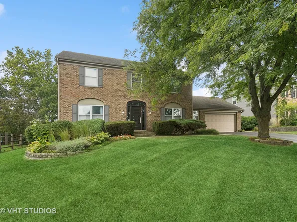 121 Hill Rd, Willowbrook, IL 60527