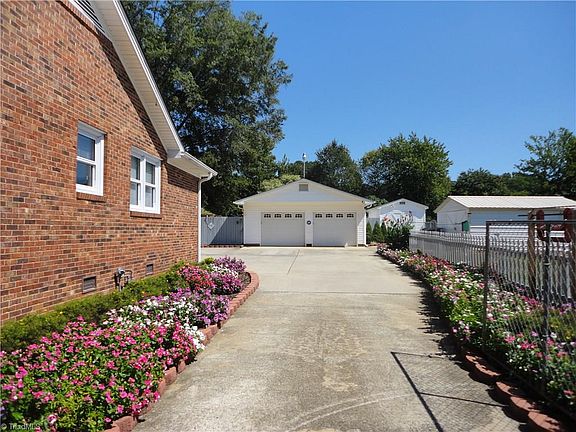 2nd image of 3304 Summit Ave