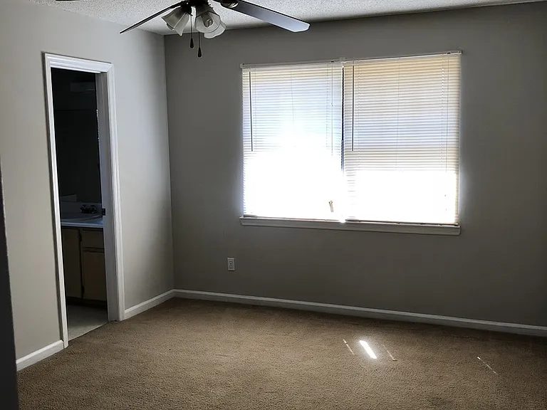 912 Granger Dr — Photo 6