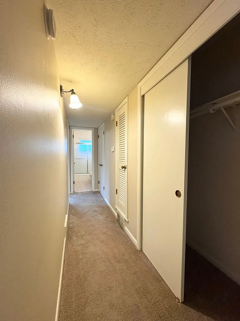 4802 Underwood Ave — Photo 4