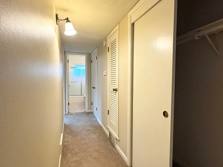 4802 Underwood Ave — Photo 4