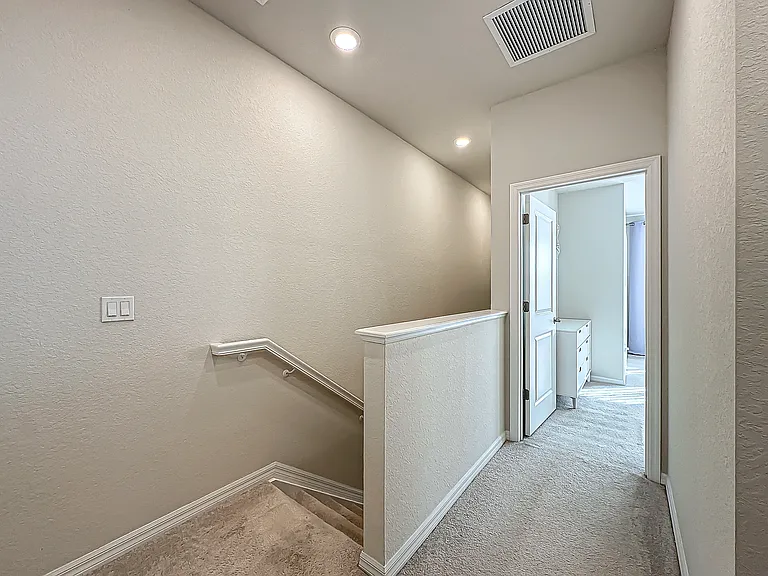 1240 Eucalyptus Dr — Photo 18