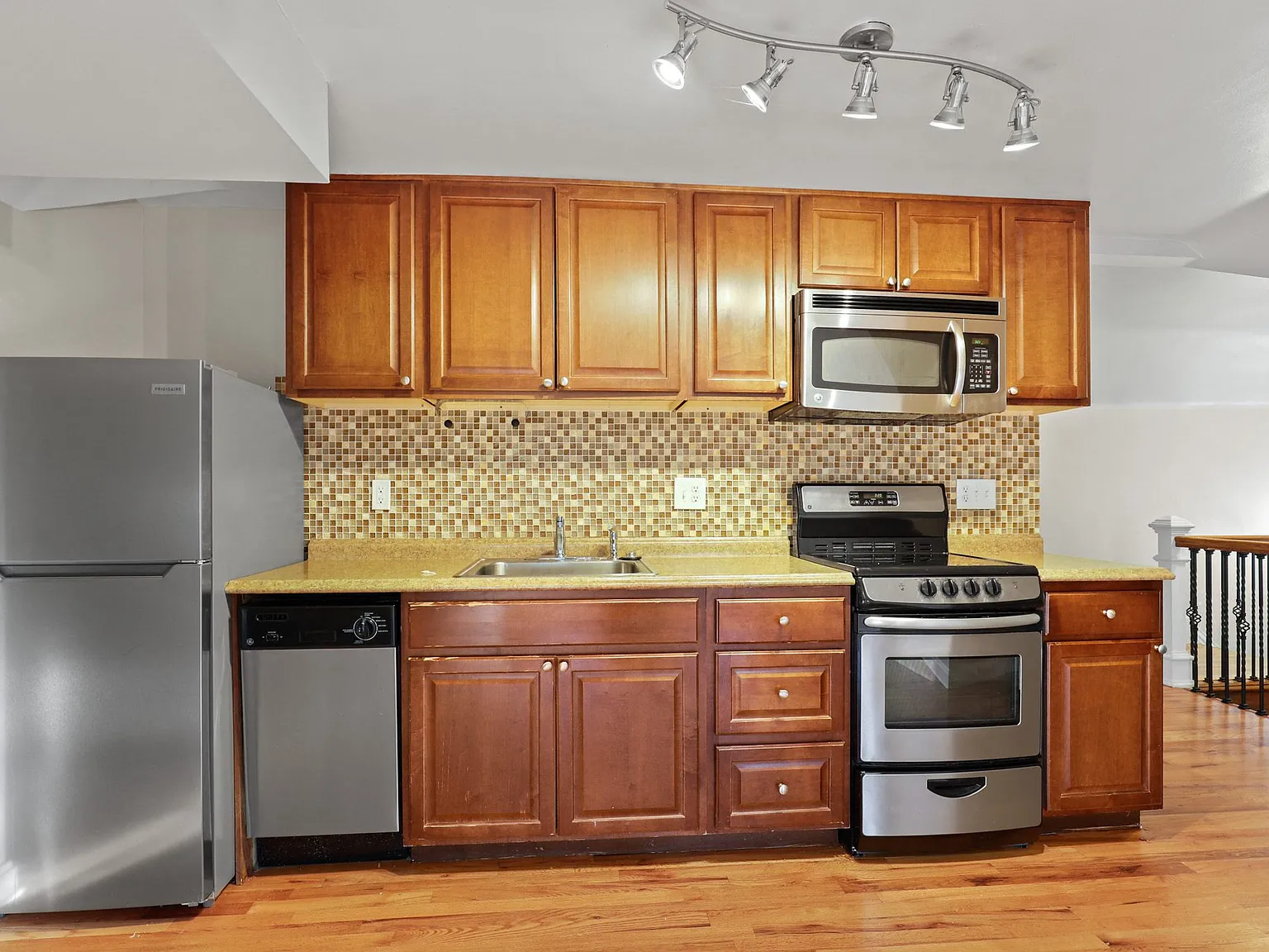 1376 N Williams St — Photo 3